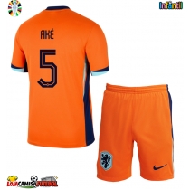 Camisa de Futebol Holanda Nathan Ake #5 Equipamento Principal Infantil Europeu 2024 Manga Curta (+ Calças curtas)